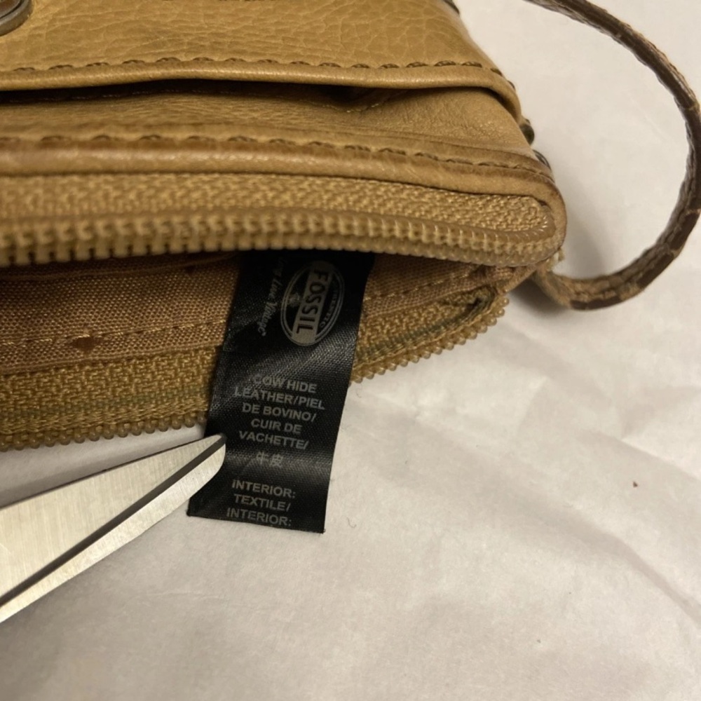 Fossil Women’s Leather Lined Flowers Logo Zip Around Wristlet Clutch SL4037. - Picture 9 of 11